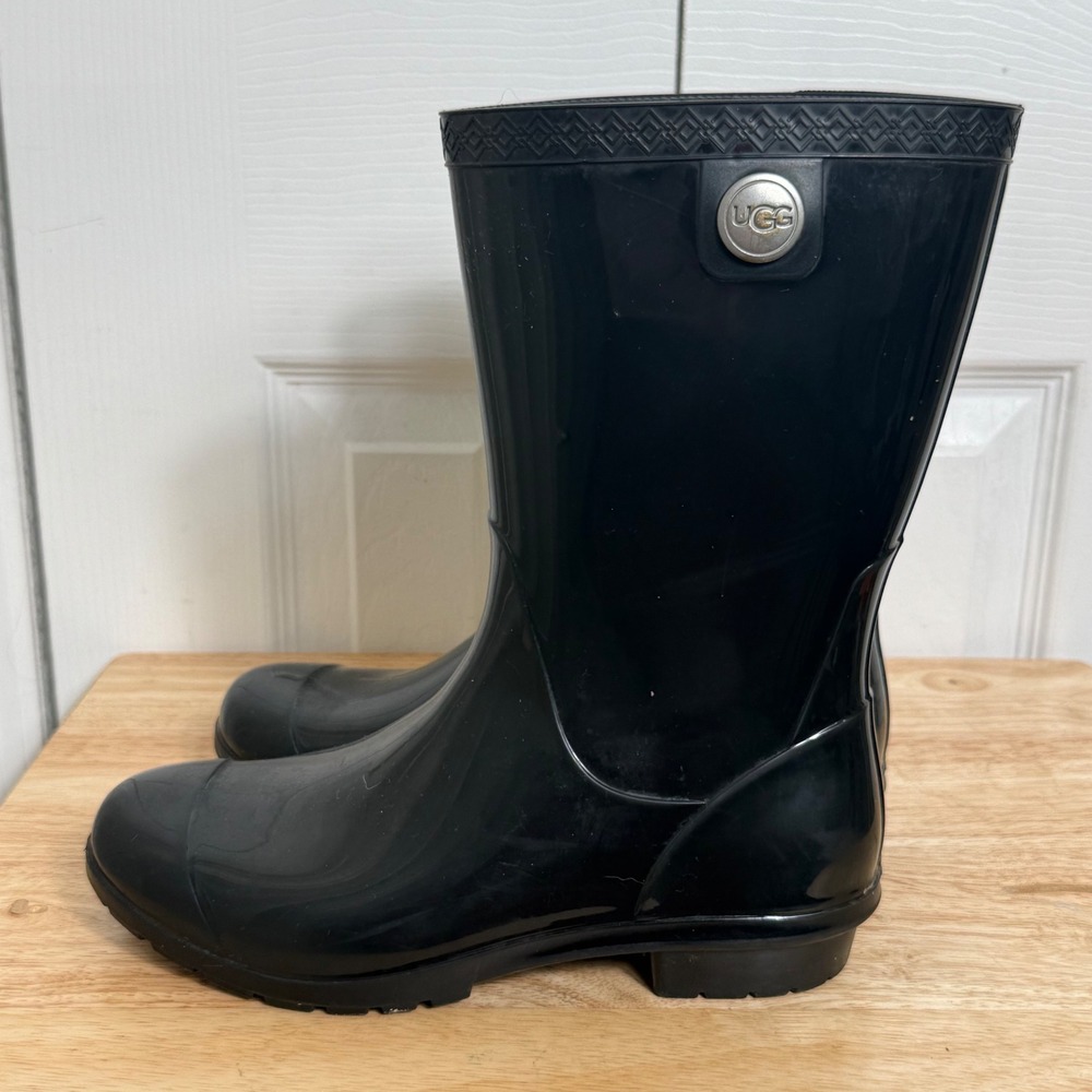 UGG Rain Boots Size 7 Black Glossy Minimalist Waterproof Puddle Jumper 1014452